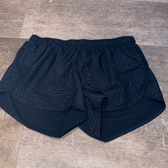 black shorts - Picture 1 of 2
